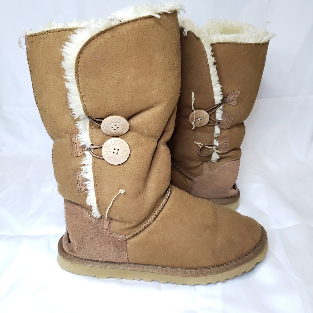 Ugg Bailey Triple Button Boots Size 9